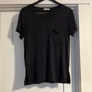Aritzia Wilfred Free dark grey short sleeve t-shirt